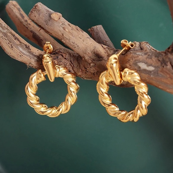 NEW💎18K Gold Plated Round Twisted Earrings*Vintage Earrings*Hoop Earrings - Picture 5 of 6